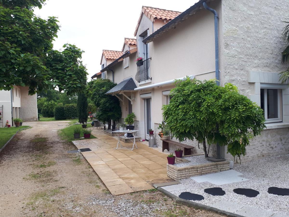 Gite Amanala Poitou Saint-Genest-d'Ambiere Экстерьер фото
