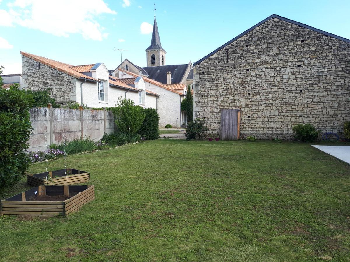 Gite Amanala Poitou Saint-Genest-d'Ambiere Экстерьер фото